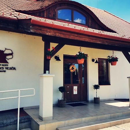 Szabolcs Vezér Panzió Bed and Breakfast Exterior foto