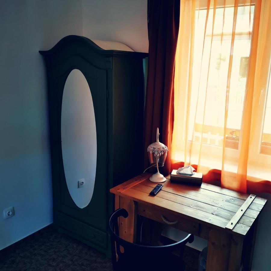 Szabolcs Vezér Panzió Bed and Breakfast Exterior foto