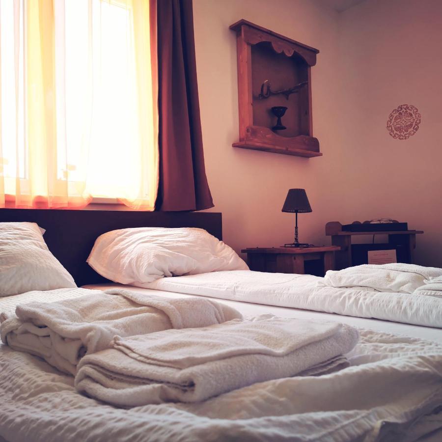 Szabolcs Vezér Panzió Bed and Breakfast Exterior foto