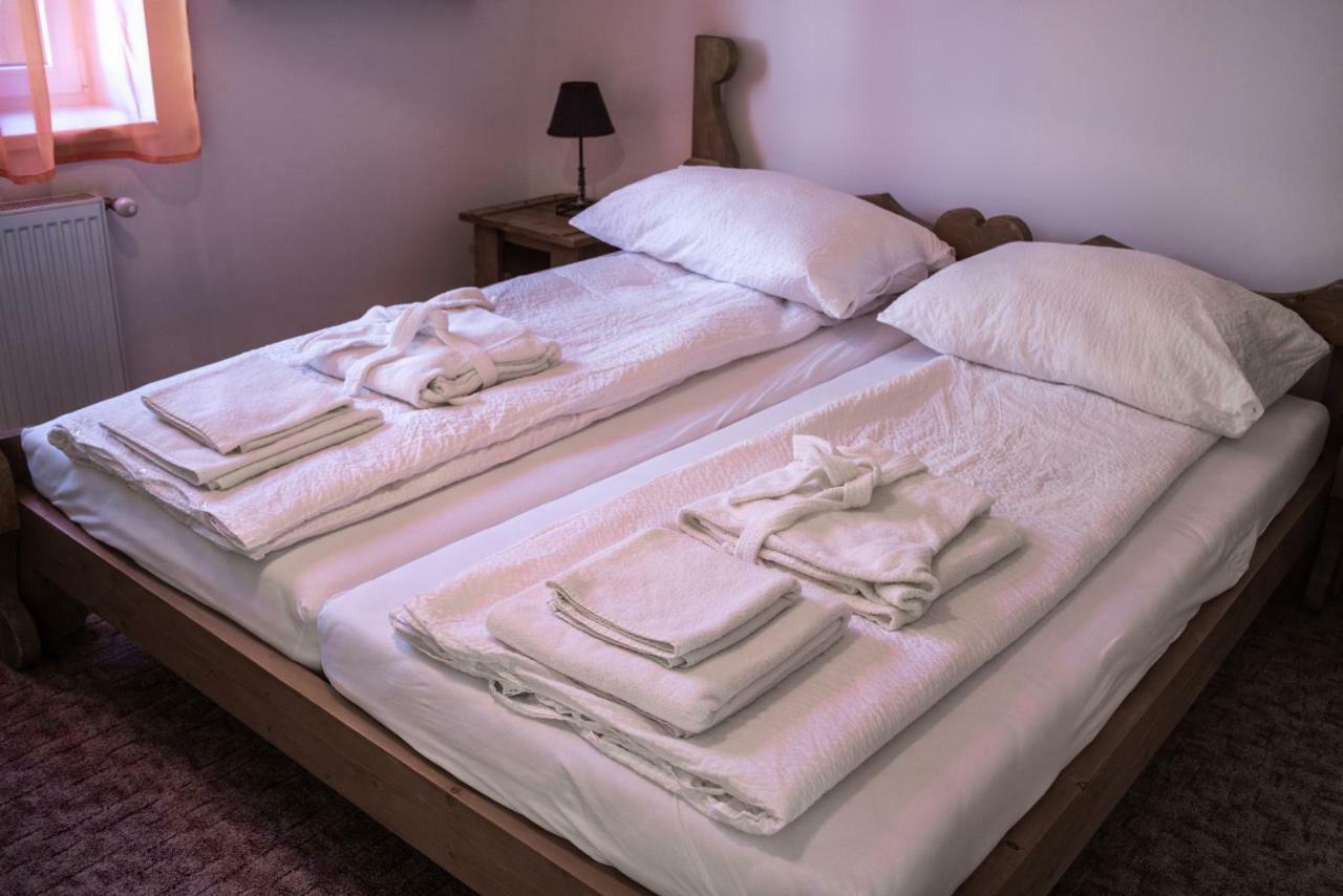 Szabolcs Vezér Panzió Bed and Breakfast Exterior foto