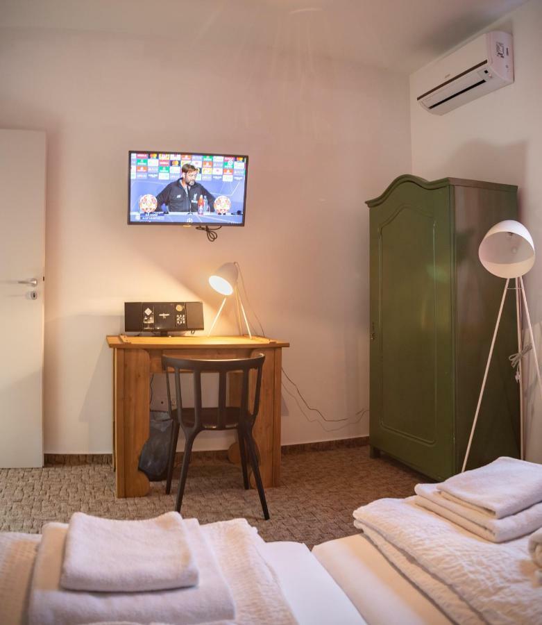 Szabolcs Vezér Panzió Bed and Breakfast Exterior foto