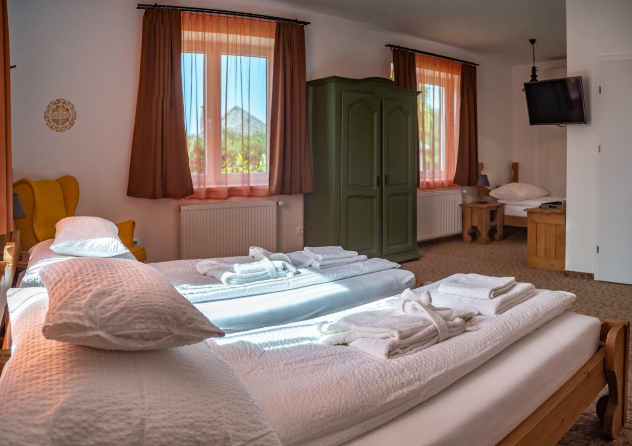 Szabolcs Vezér Panzió Bed and Breakfast Exterior foto