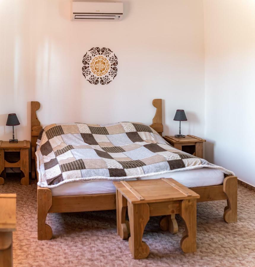 Szabolcs Vezér Panzió Bed and Breakfast Exterior foto