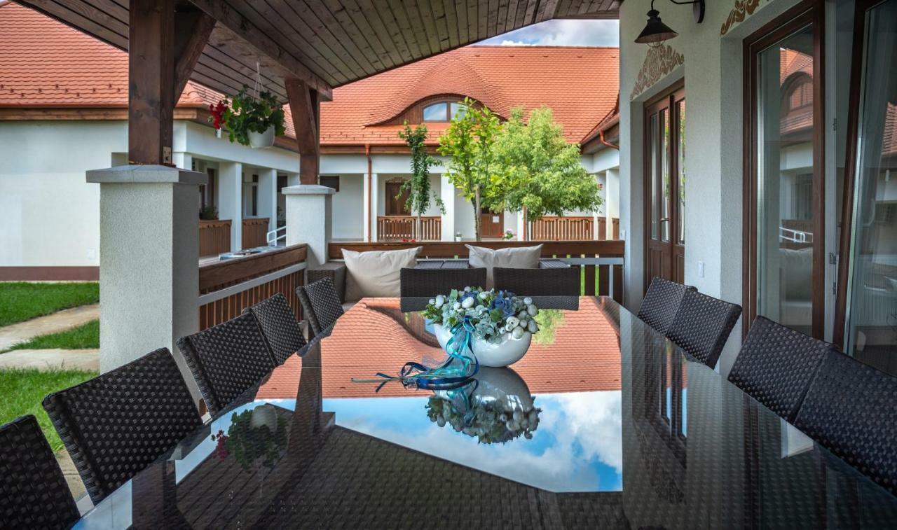 Szabolcs Vezér Panzió Bed and Breakfast Exterior foto